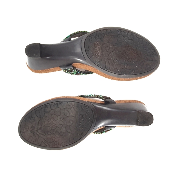 Kenneth Cole Reaction Turquoise Beaded Stepping Stone Flip Flops - Picture 6 of 6